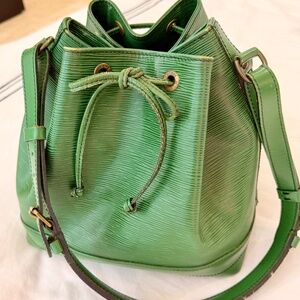 Authentic Louis Vuitton Noé Bucket Bag | Green Epi Leather | Vintage